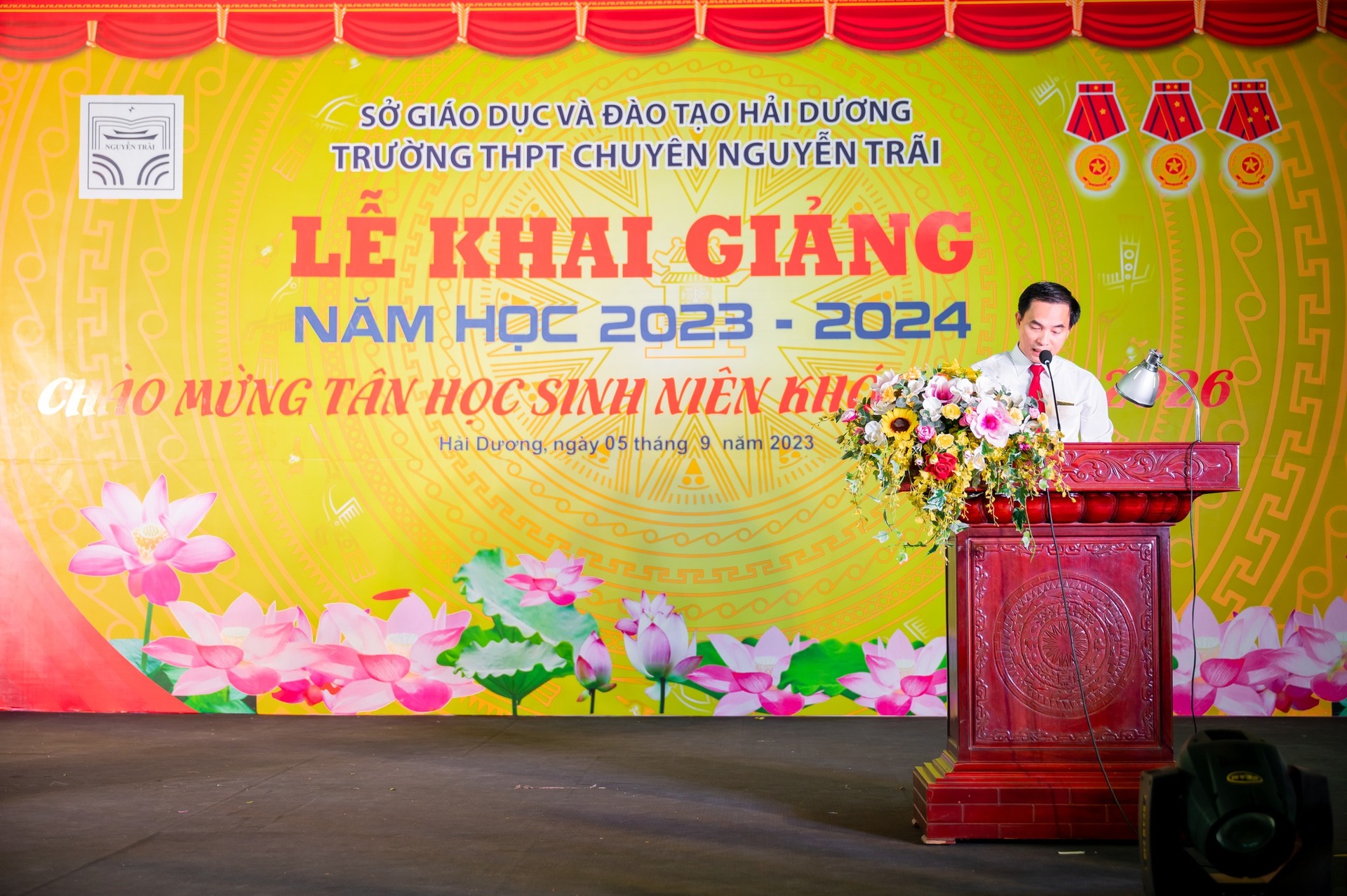 Nhấn để phóng to